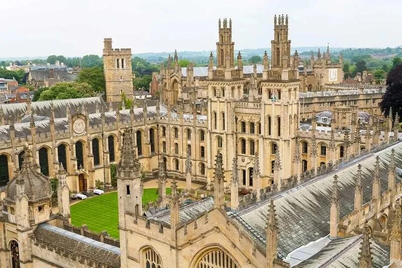 Aerial view of Oxford college buildings
